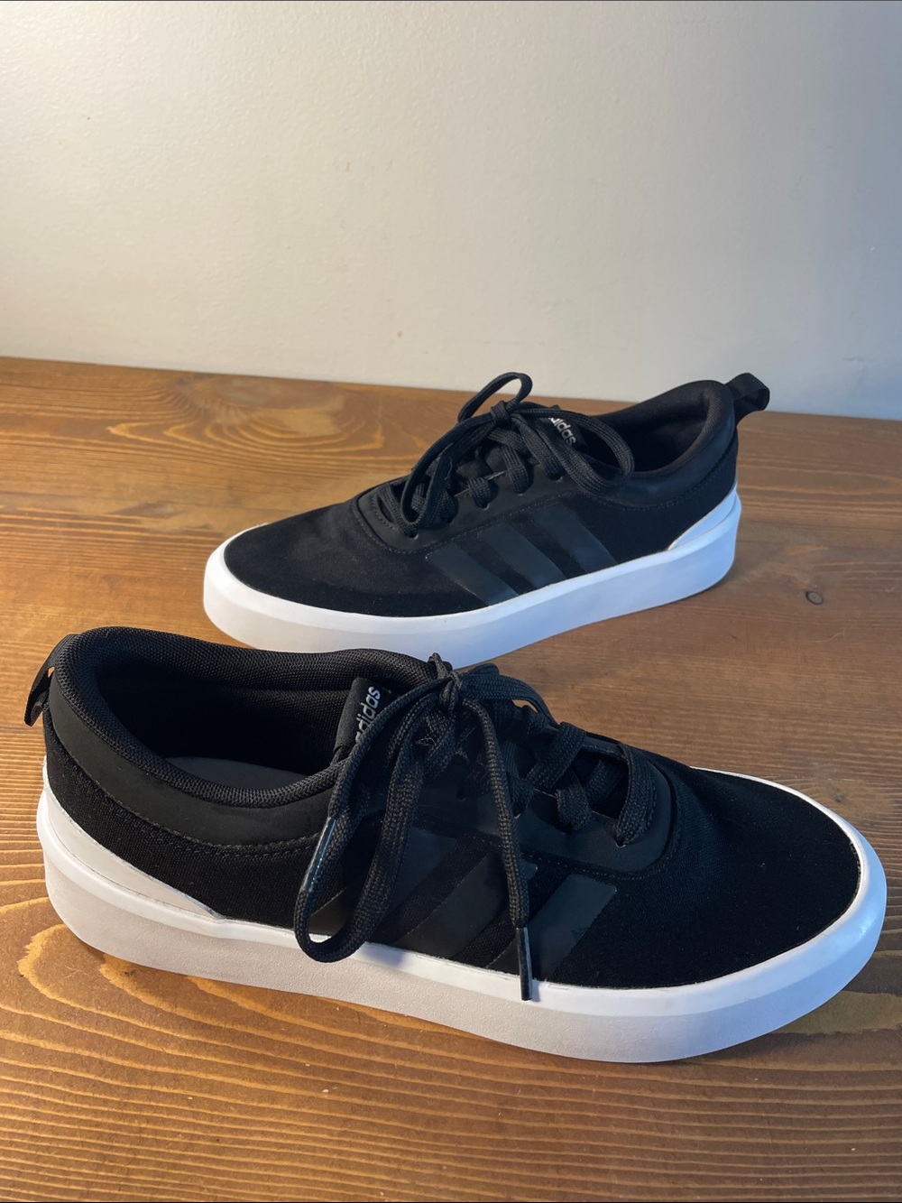 adidas Black Low-Top canvas Sneakers with White Sole Womens 8
